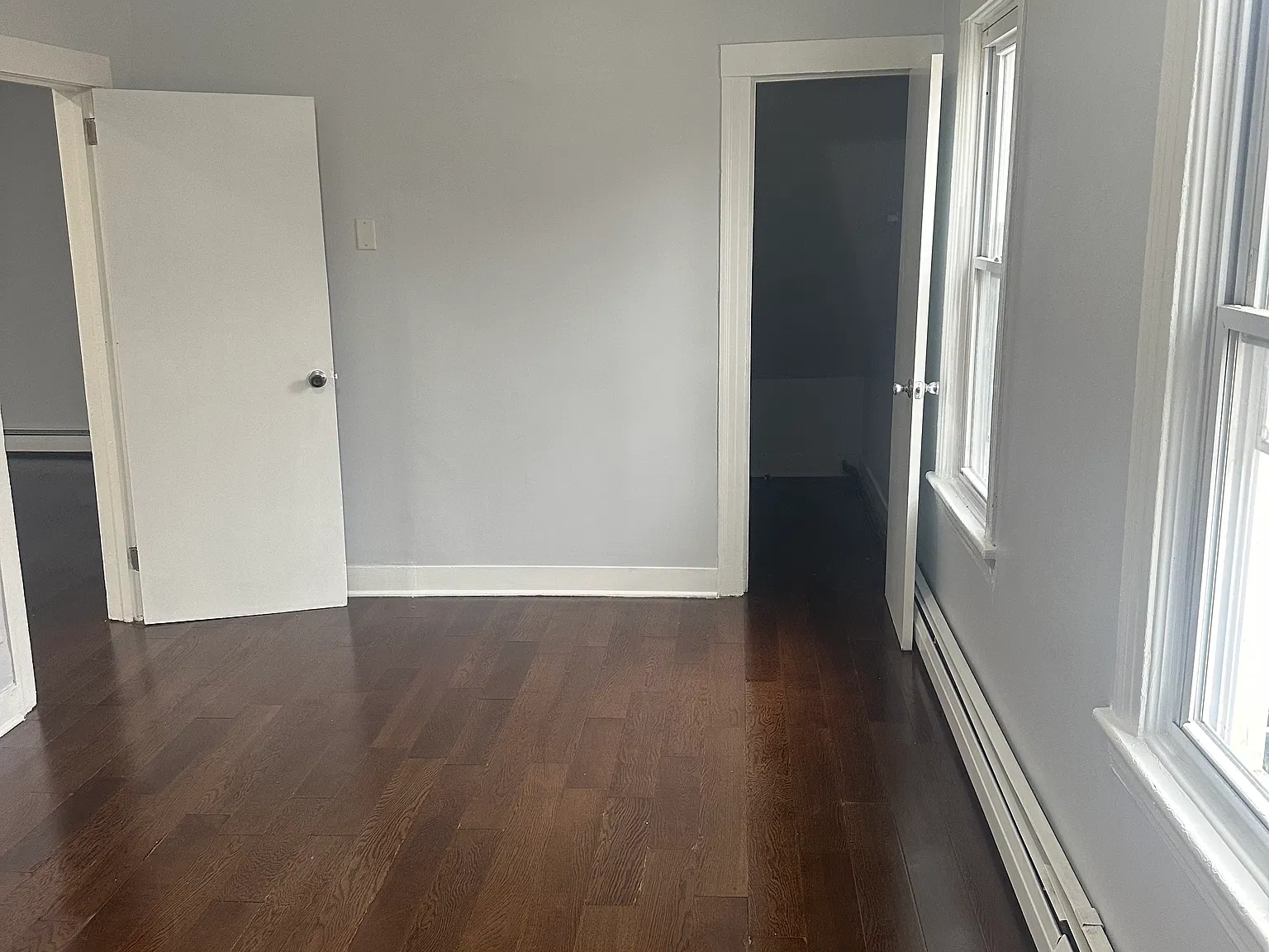 3 bed, 850 sqft, $2,400 — Photo 2