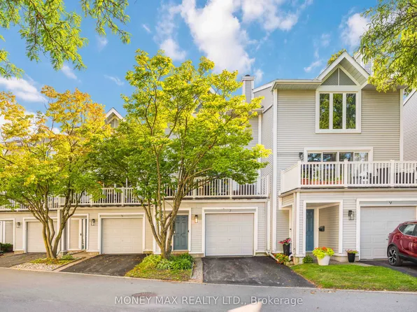 7 Forsyth Ln #4, Ottawa, ON K2H 9H1