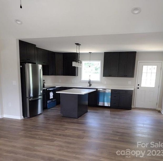 2nd image of 816 Orchard St #2/2