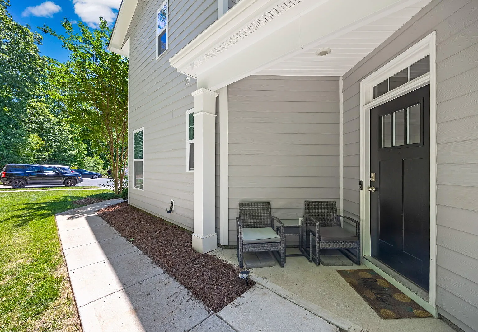 3 bed, 2.5 bath, 1901 sqft, $2,350 — Photo 2