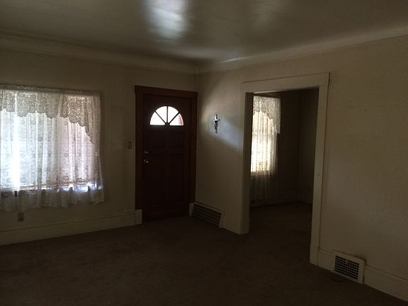 3rd image of 6825 Berdelle Ave