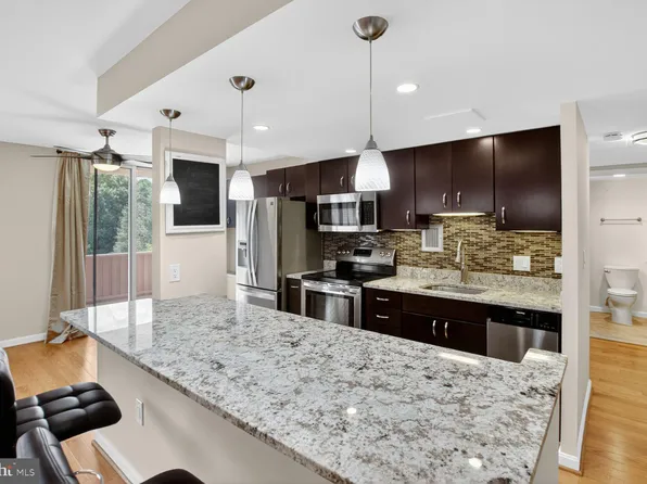 7505 Democracy Blvd APT A437, Bethesda, MD 20817