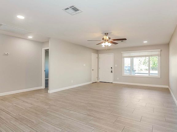 5th image of 2661 E Manhatton Dr