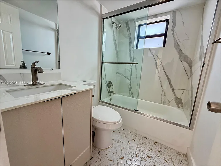 1530 SW 2nd St #304 — Photo 14