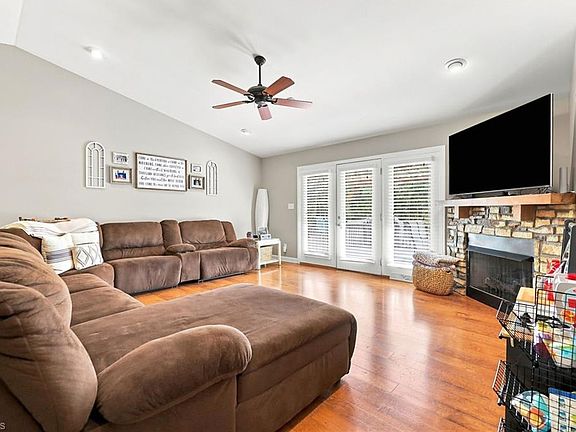 4th image of 459 Shuler Rd