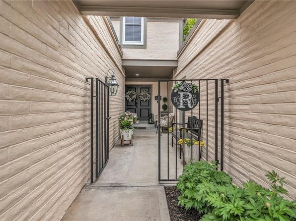 10747 Glenwood St, Overland Park, KS 66211