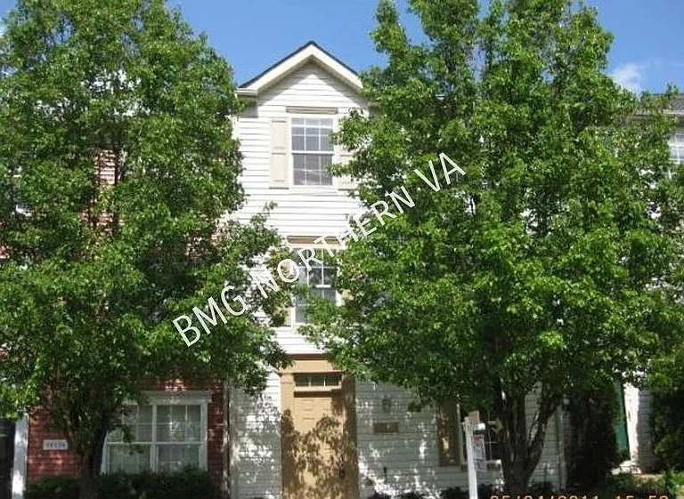 10207 Magnolia Grove Dr — Photo 1
