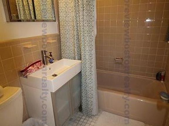 4th image of 107B Spring St #3-2