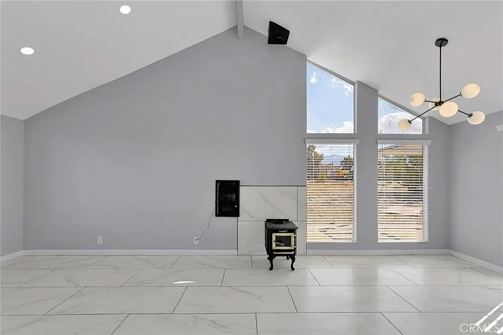 2 bed, 1025 sqft, $2,000 — Photo 3