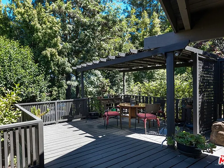 19933 Summit Dr — Photo 23