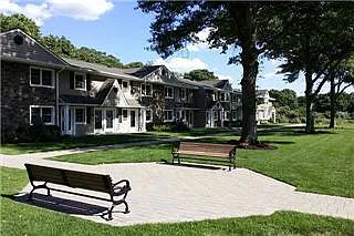 Fairfield Courtyard At Middle Island — Photo 6