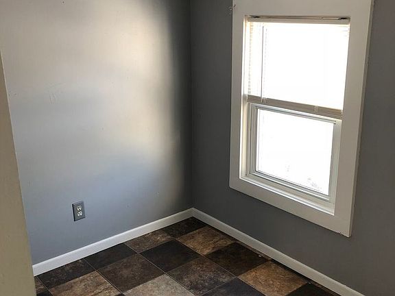 4th image of 412 2nd Ave S #2