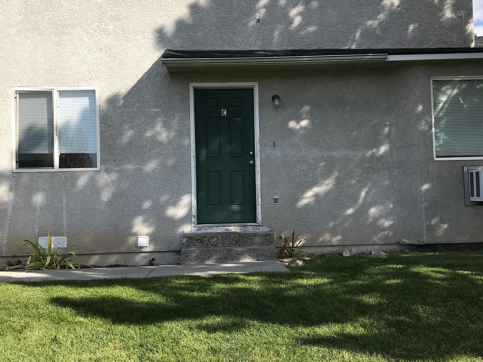 3 bed, 1200 sqft, $1,350 — Photo 1