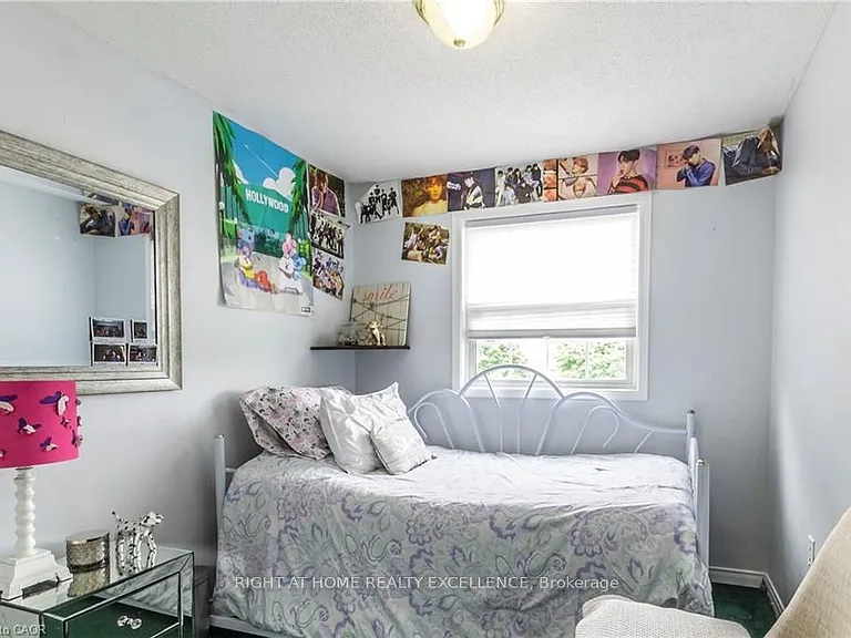 1007 Elgin St N — Photo 17