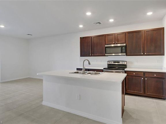 3rd image of 15176 Wildflower CIR