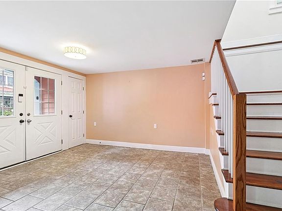 2nd image of 4115 Loyola Ave