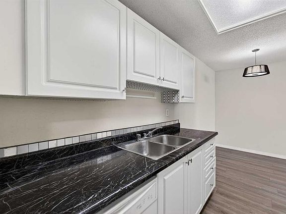 4th image of 231 E Heritage Dr SE #83E