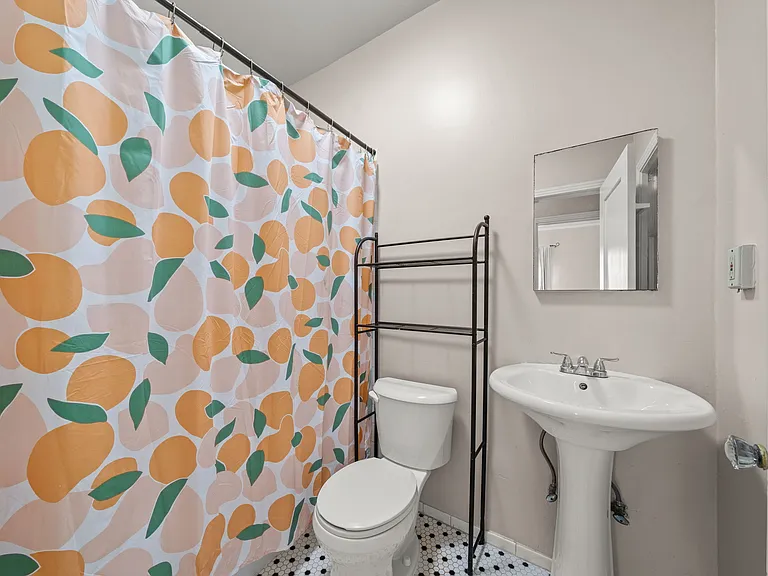 1136 Bennett Ave — Photo 13