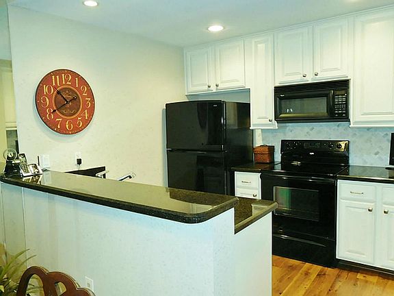 5th image of 11711 Memorial Dr APT 111