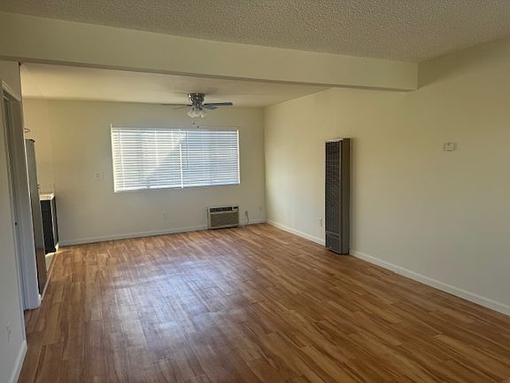 2nd image of 3906 La Crescenta Ave APT 6