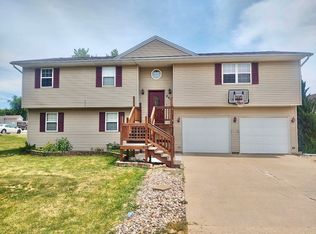 269 S Chestnut St, El Paso, IL 61738