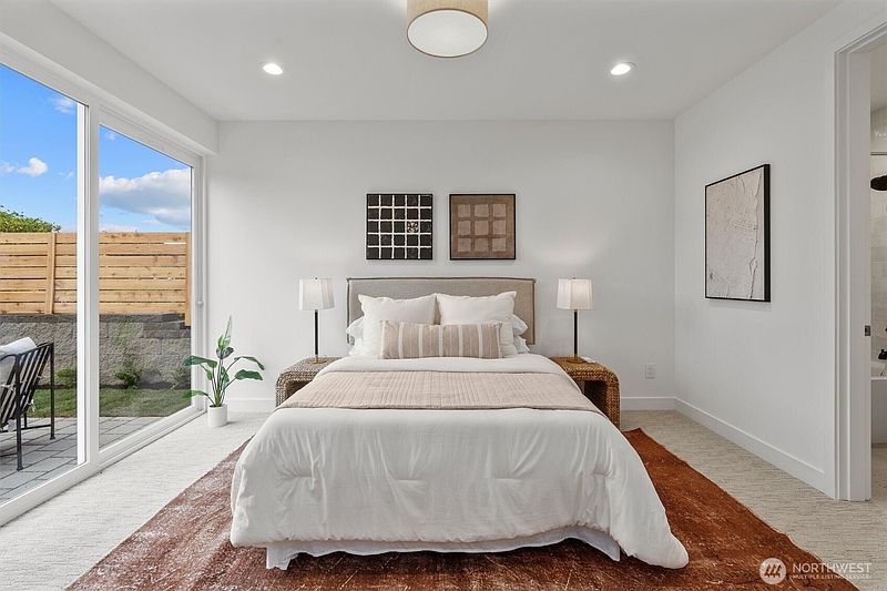 5th image of 4049 44th Avenue SW