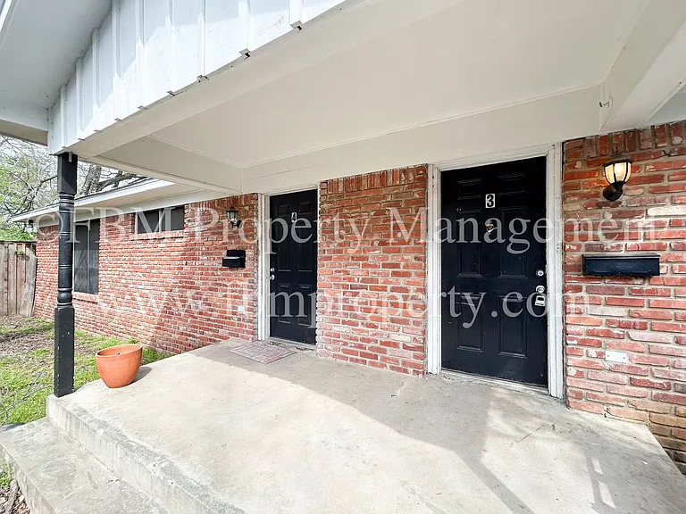 106 S Kaufman St #3 — Photo 2
