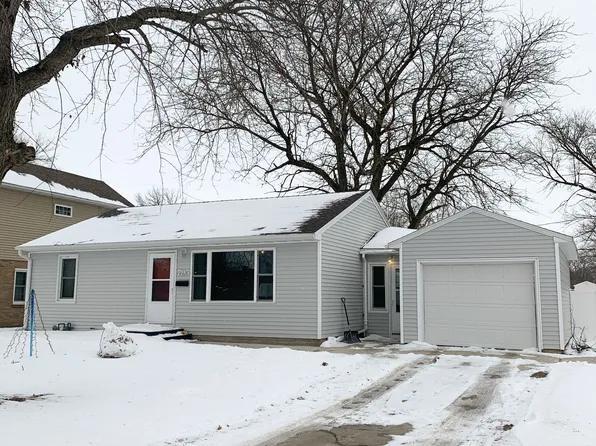 795 W 4th St, Garner, IA 50438
