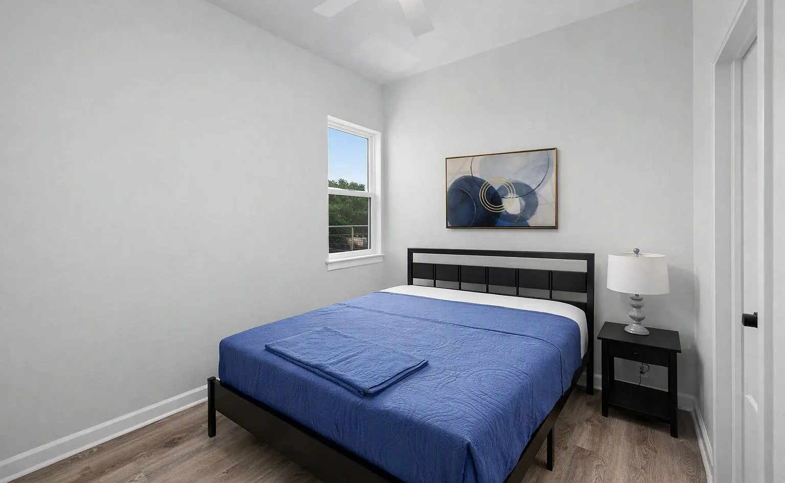 4 bed, 7.5 bath, 1700 sqft, $905 — Photo 1