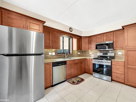 3rd image of 16819 81st Ave APT 1N