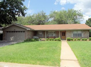 306 Manor Dr, Kerrville, TX 78028