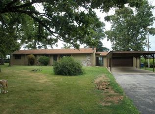 151 Robinhood Dr, Cassville, MO 65625