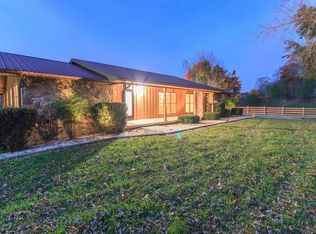 425 Chambers Rd, Jacksboro, TN 37757