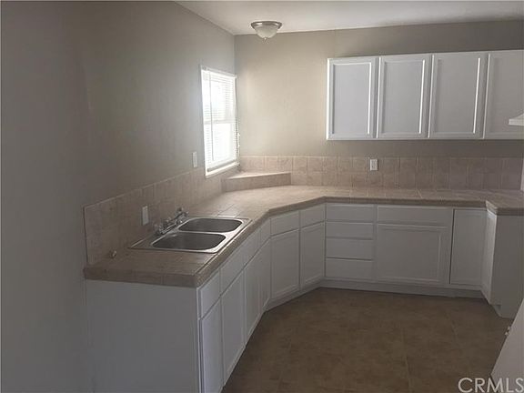 5th image of 25161 Pacific St