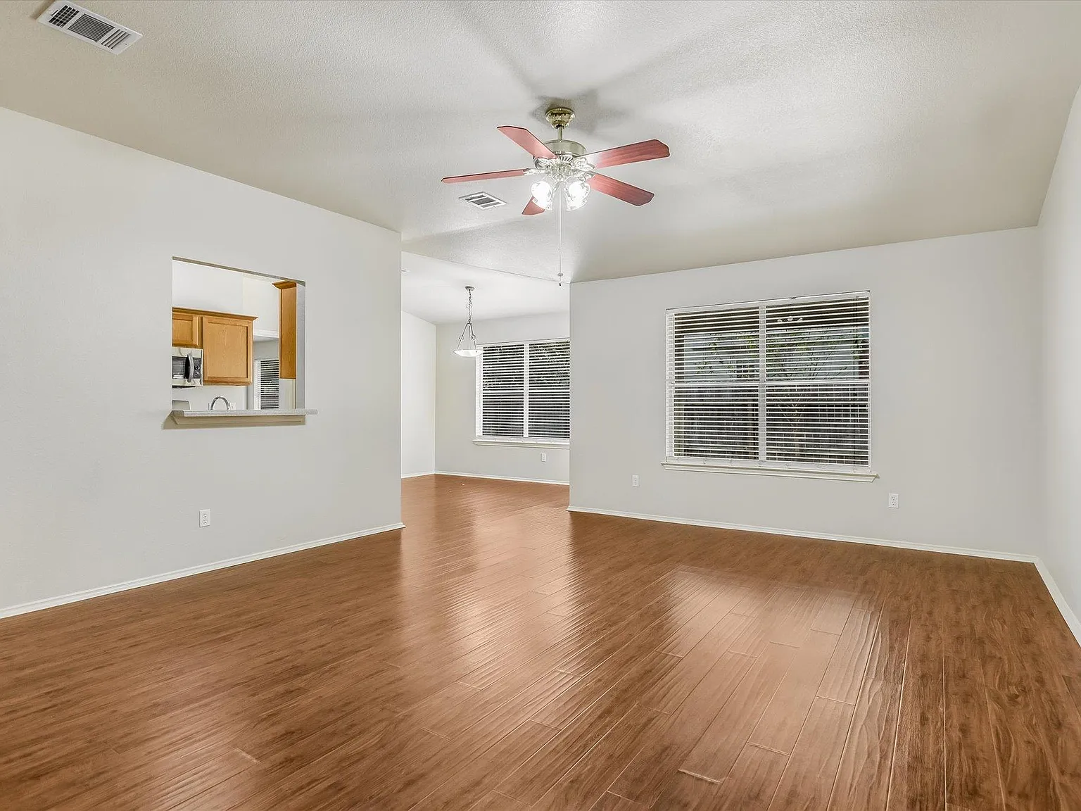 3 bed, 2.0 bath, 1695 sqft, $1,950 — Photo 2