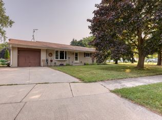 460 Lazy Ln, Kewaskum, WI 53040