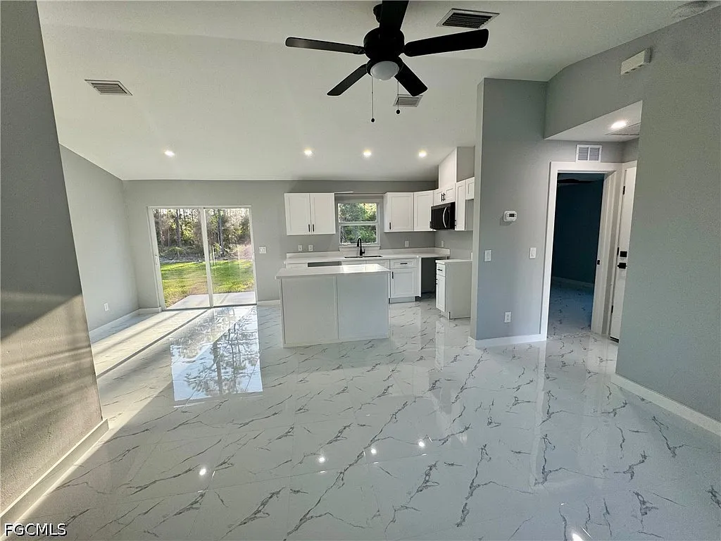 3 bed, 2.0 bath, 985 sqft, $1,675 — Photo 3