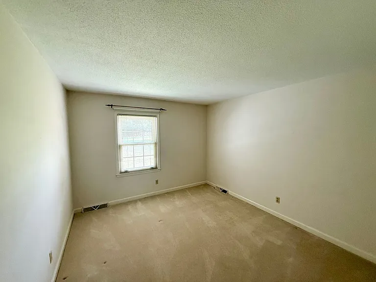 1225 Woodhaven Dr — Photo 15
