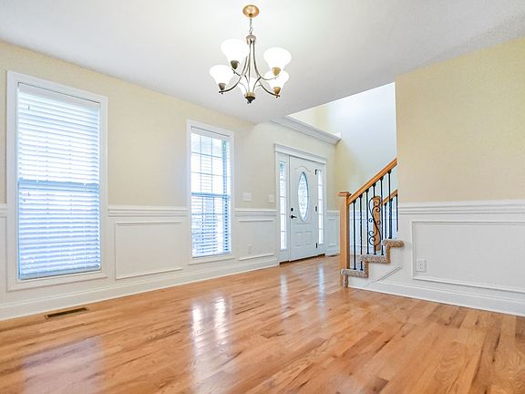 4th image of 808 Carousel Ct