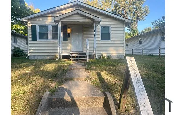Building Photo - 2319 N Parker Ave