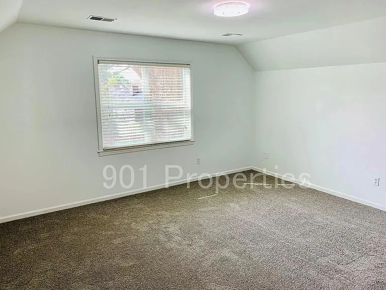 1602 Bubbling Brook Dr — Photo 8