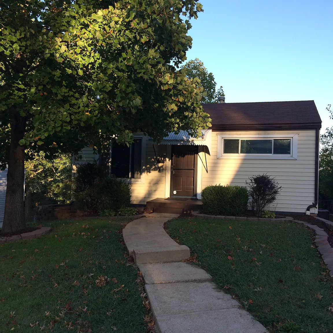 1502 Brock St photo 1