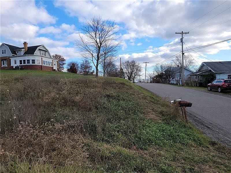 2nd image of 321 Bear Creek Rd
