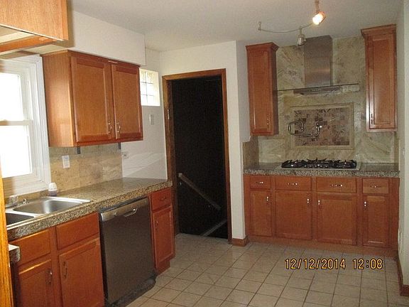 4th image of 6811 W Montrose Ave