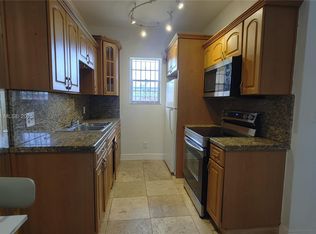 421 NE 1st St APT 108, Hallandale, FL 33009