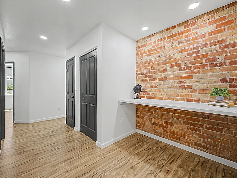 2249 E Silver St — Photo 8