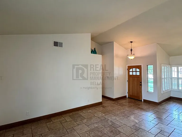16517 Mountain St — Photo 4