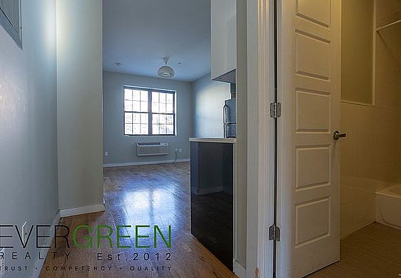 3rd image of 58A Vernon Ave APT 1