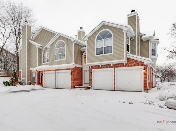 686 Grosse Pointe Cir, Vernon Hills, IL 60061