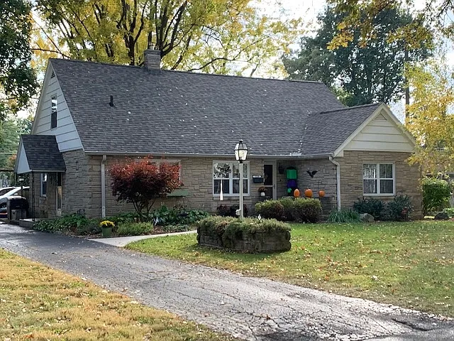 1226 Somerset Ln photo 1